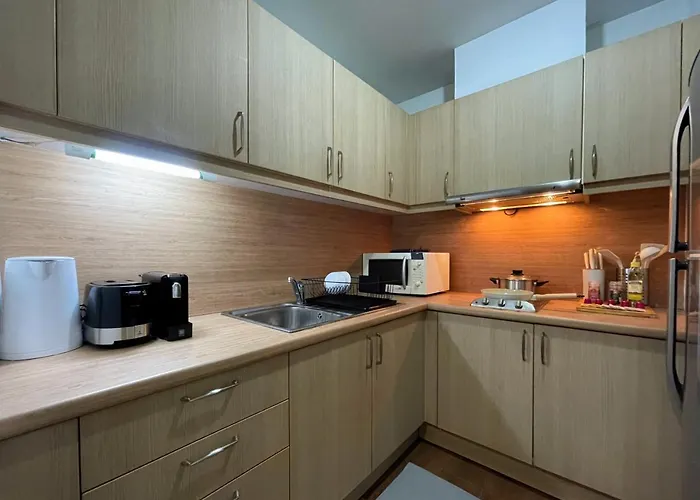 Near Bts Thonglo L Large 57sqm L Pool And Gym * 曼谷