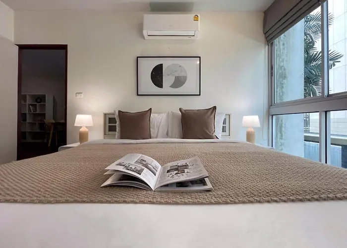 Near Bts Thonglo L Large 57sqm L Pool And Gym * 曼谷