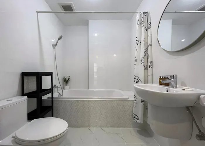 Near Bts Thonglo L Large 57sqm L Pool And Gym 度假居 *