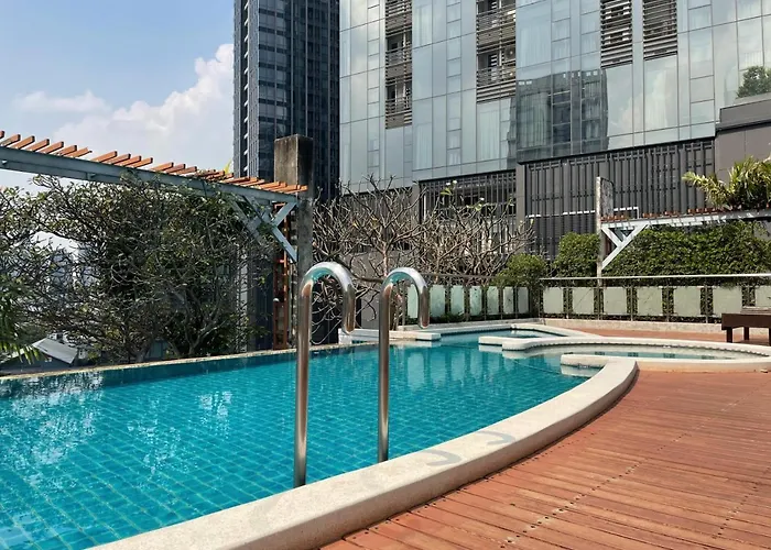 Near Bts Thonglo L Large 57sqm L Pool And Gym 度假居 *